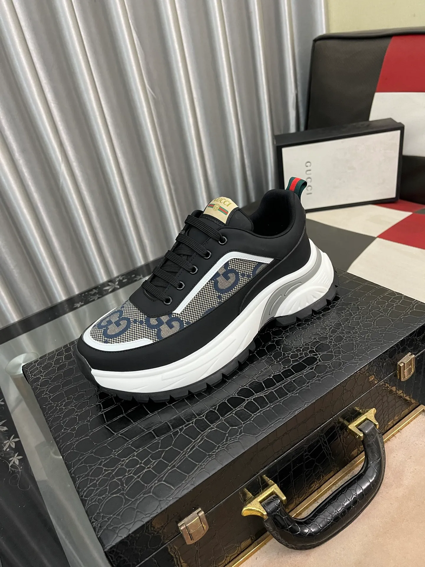 Men's Men's Shoes💰458⌚️⌚️[GUCCI] Gucci men's casual shoes are absolutely popular🔥The ultimate matching item for trendy men! The charm of super texture is irresistible, the main recommendation, the flower leather color is bright! The upper is made of high-quality cowhide with branded fabrics, pigskin lining for the feet, and wear-resistant rubber sole, which is noble and elegant! Extremely comfortable🎁🎁You can be as handsome as you want💪 38-443️⃣colors available